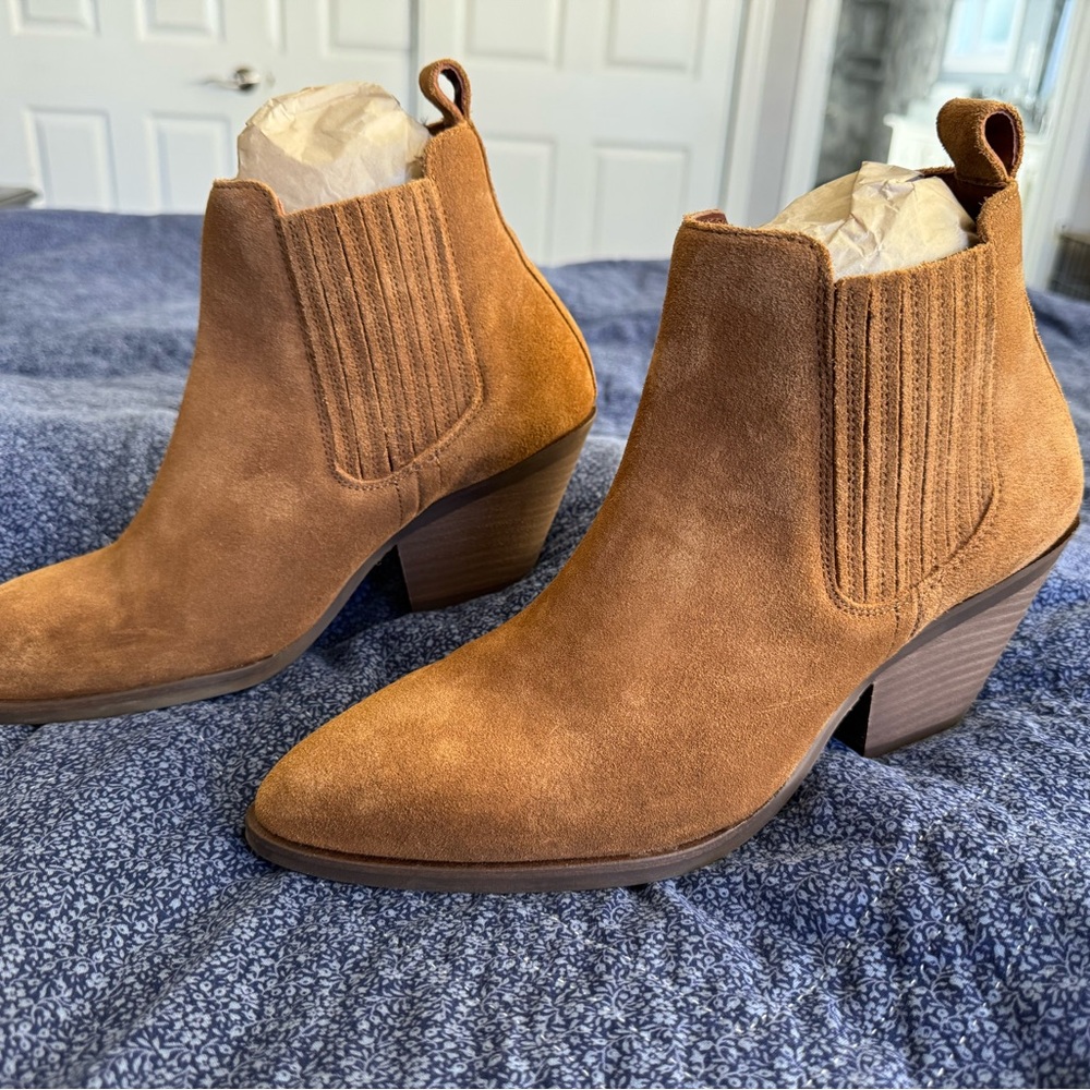 Portland Leather Goods (Patina) Dakota Western Suede Ankle Boots in Sand, size 8